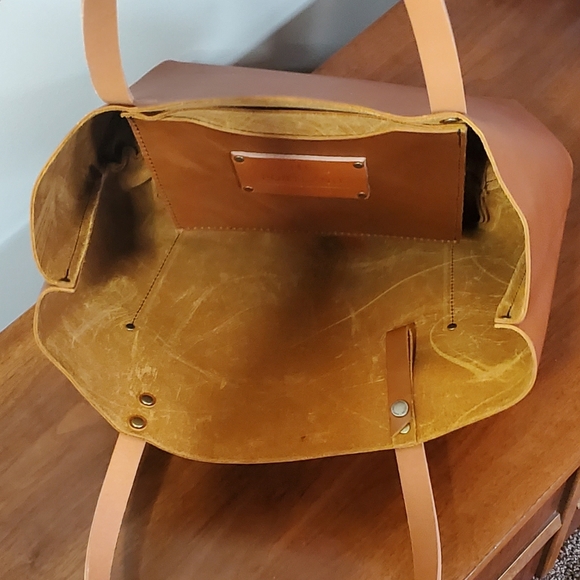 Portland Leather large honey tote with tan handles NWOT - Picture 3 of 4
